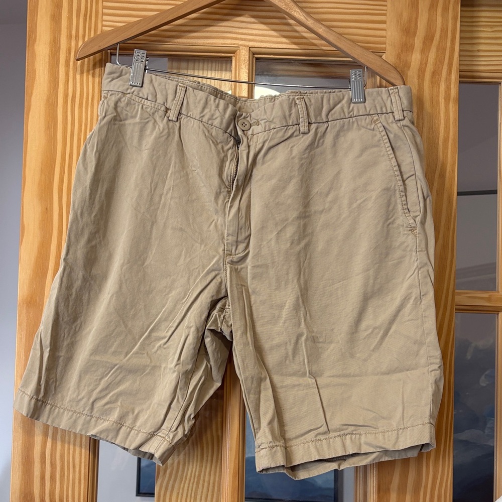 Uniqlo Men's Tan Flat Front Shorts